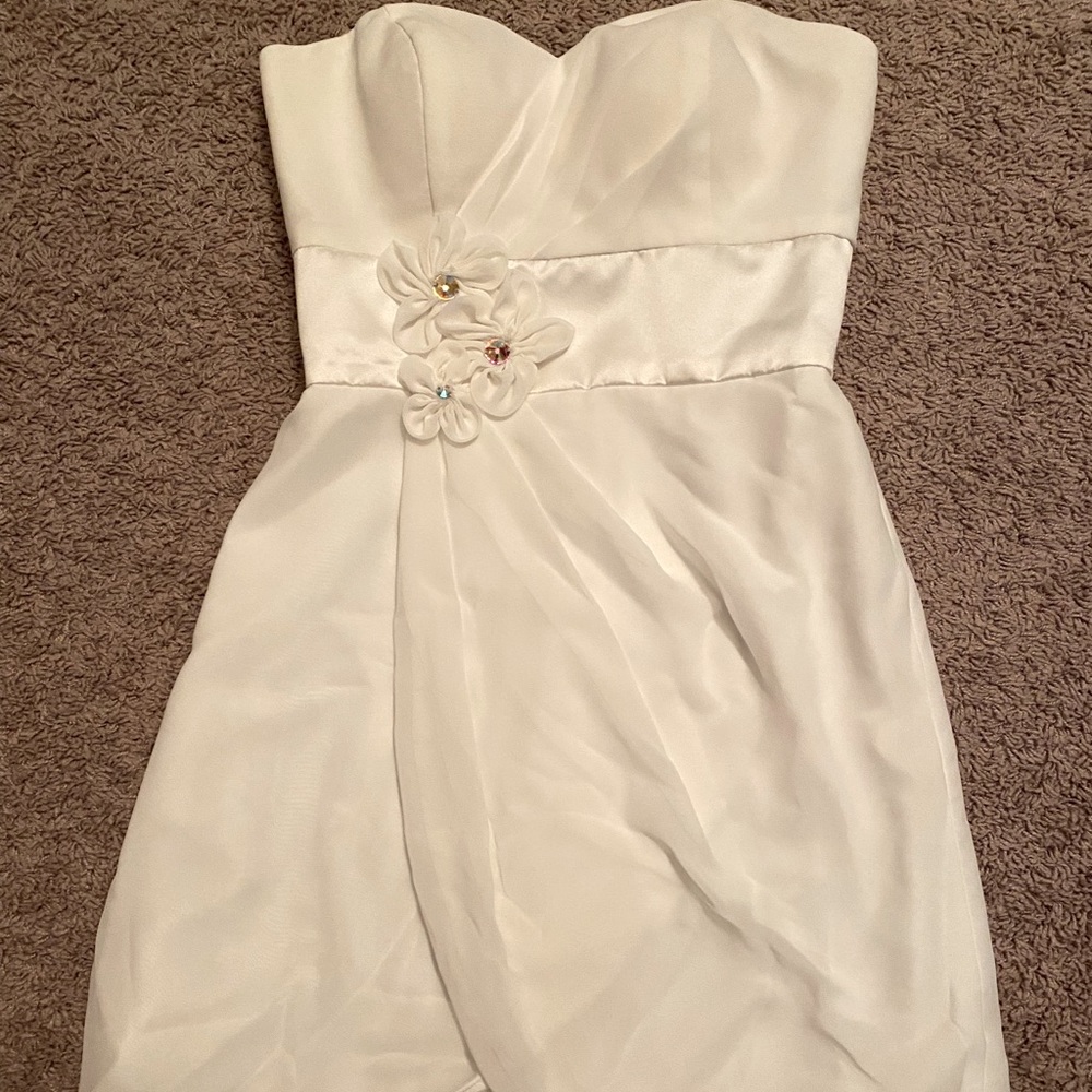 Pretty Maids Size 8 White Dress Flower embellishments strapless bridal bride
